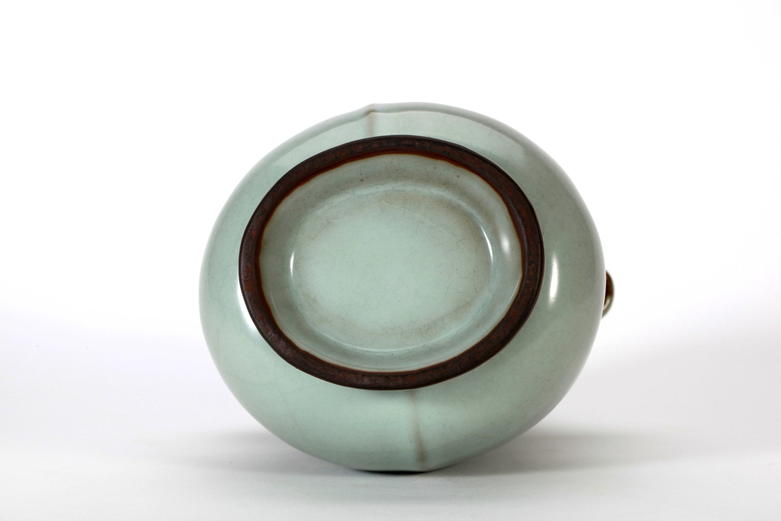 A GUAN-TYPE TWO-EARED VASE - 4
