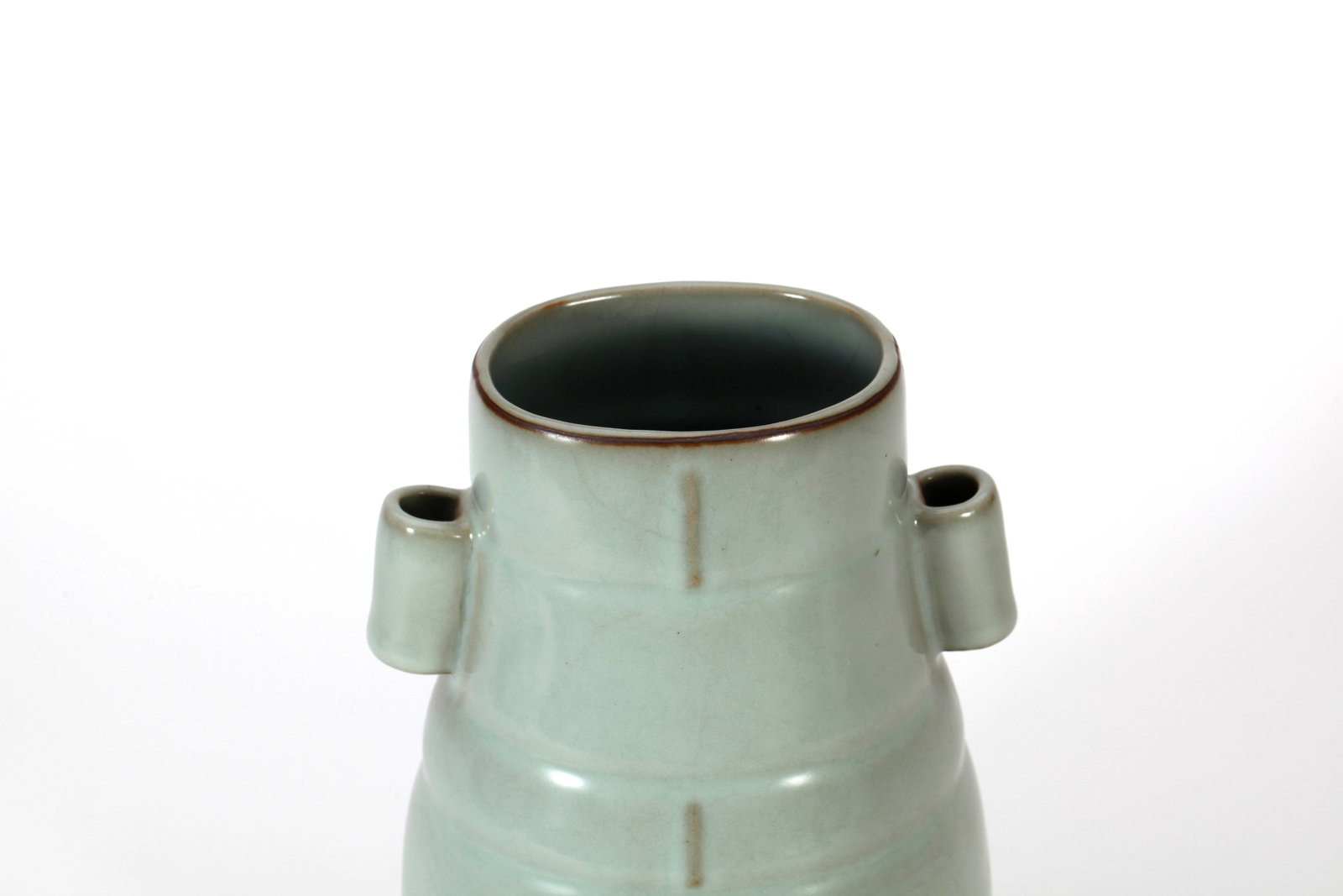 A GUAN-TYPE TWO-EARED VASE - 6