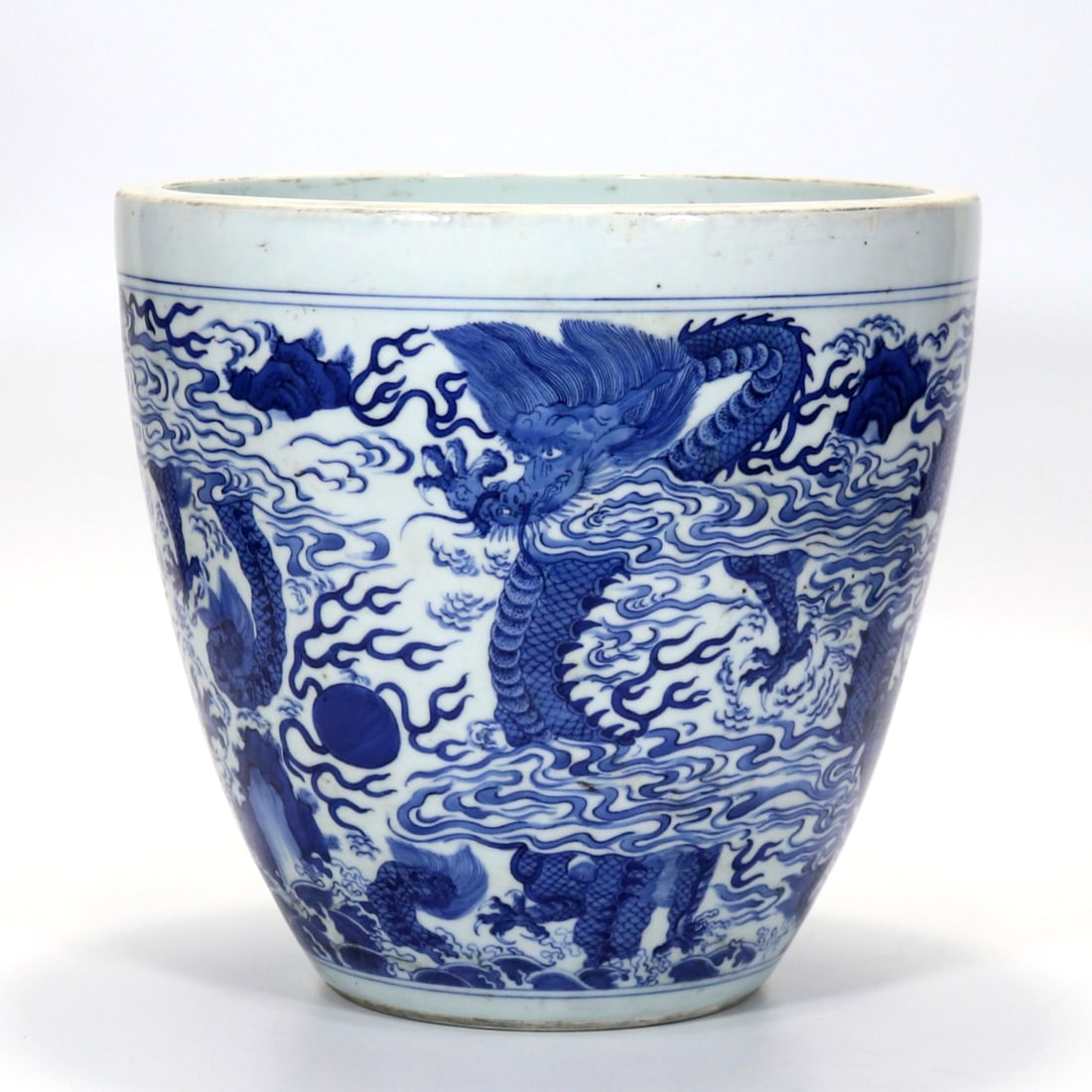 A BLUE AND WHITE 'SEA-WAVES AND CLOUDS DRAGON' JARDINIERE (AN GANG): A BLUE AND WHITE 'SEA-WAVES AND CLOUDS DRAGON' JARDINIERE (AN GANG) Height:26.5cm?Diam:28.2cm