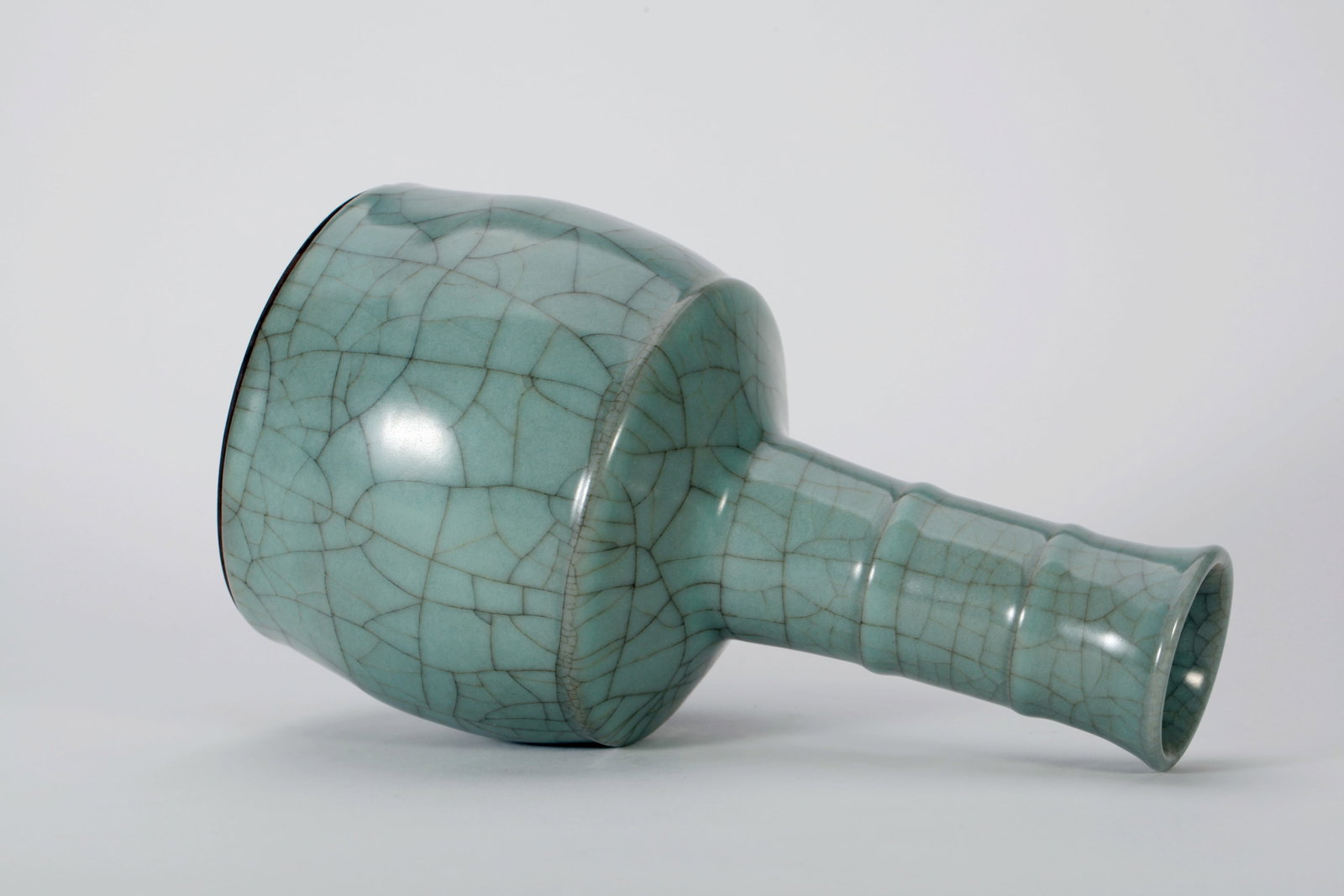 A GUAN-TYPE RATTLE VASE - 7
