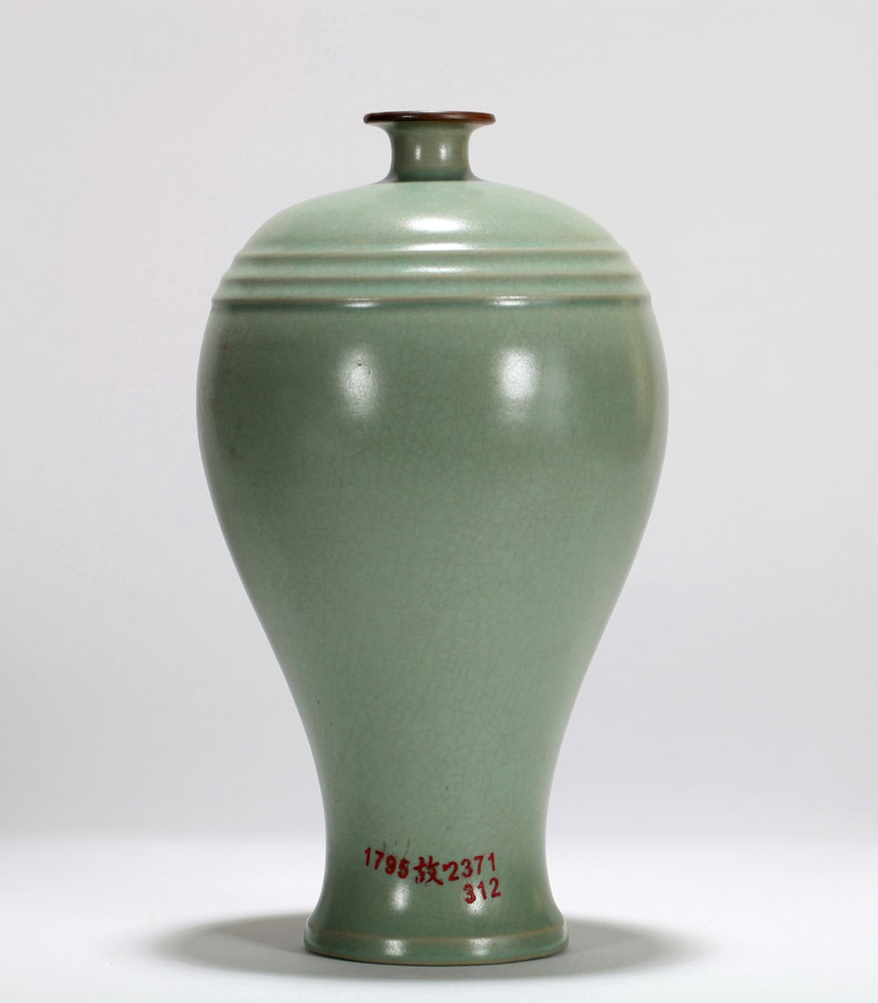 A RU-TYPE MEIPING VASE - 2