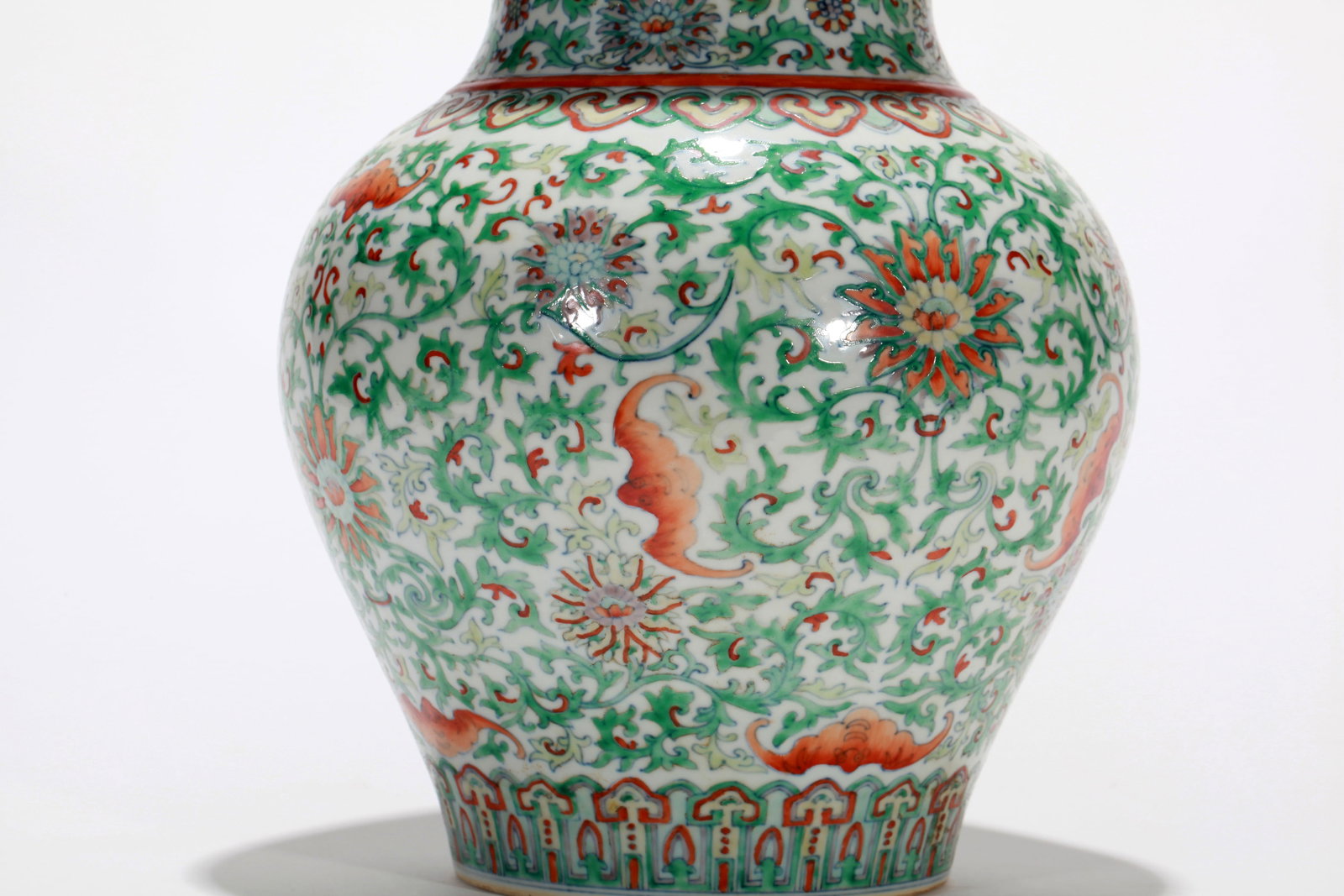 A DOUCAI FLORAL COVERED JAR - 10