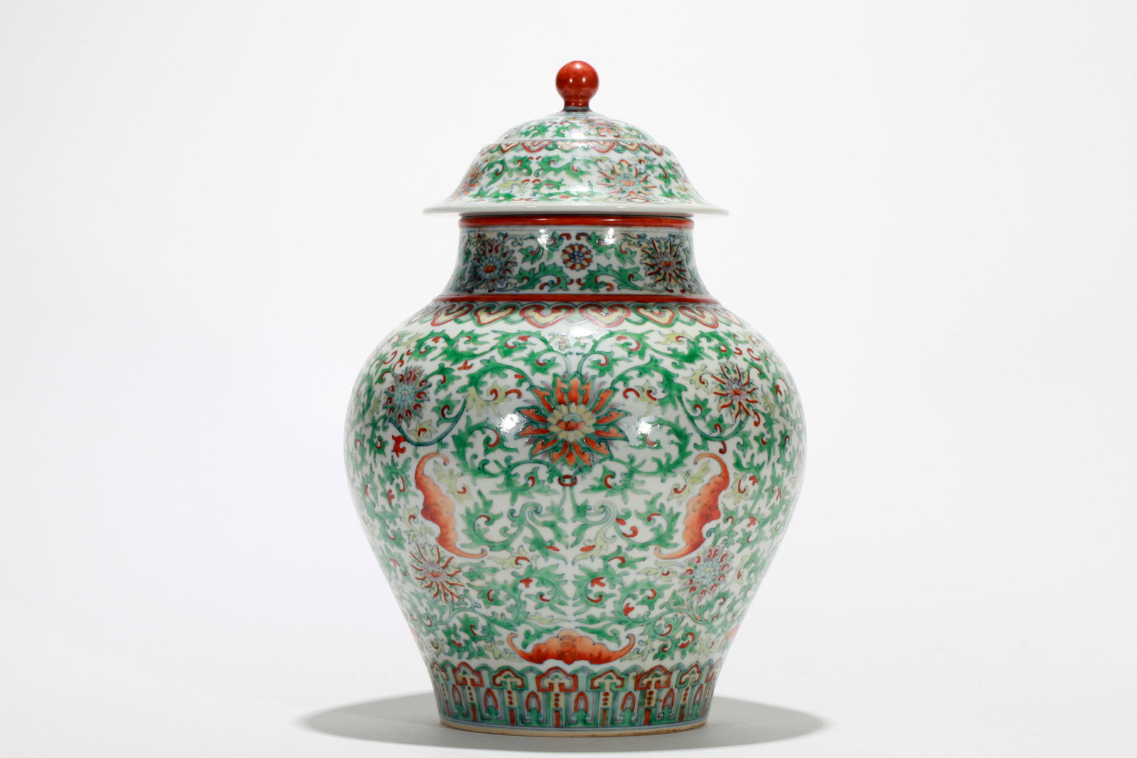 A DOUCAI FLORAL COVERED JAR - 11