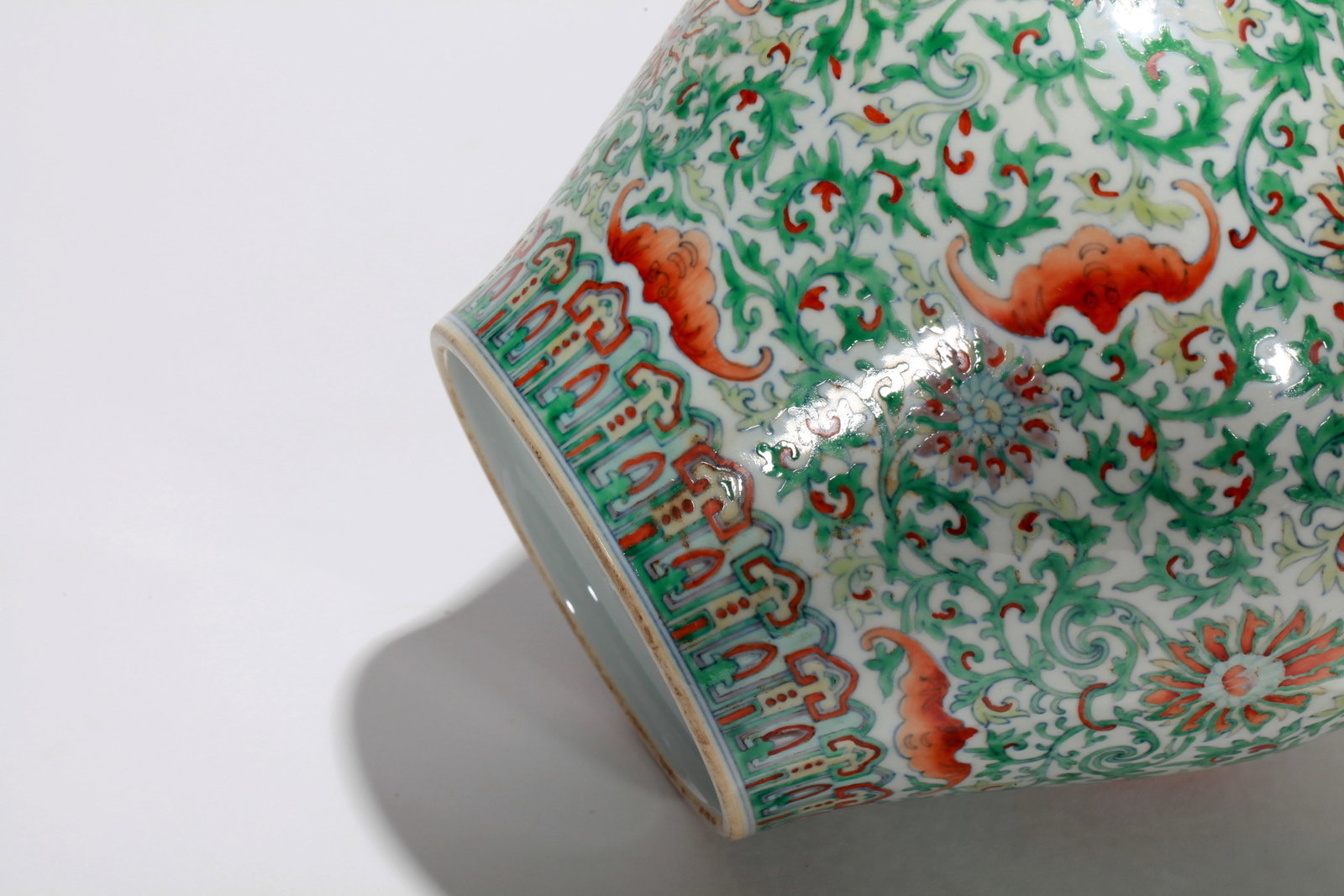A DOUCAI FLORAL COVERED JAR - 15
