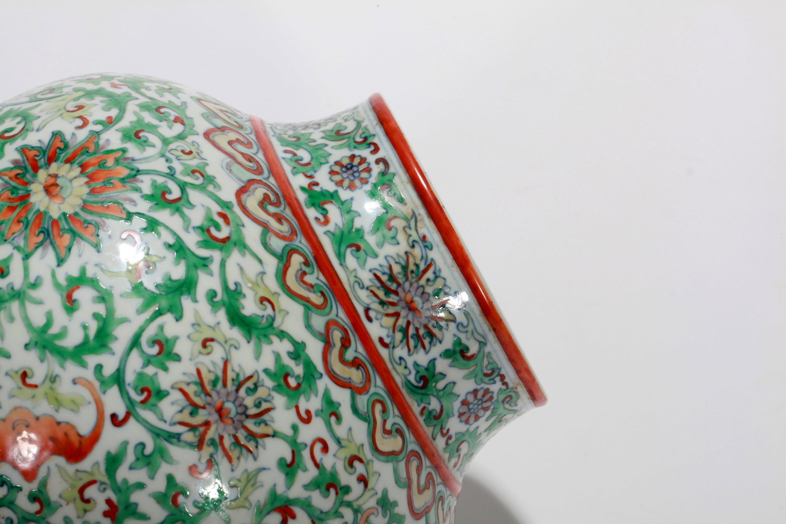 A DOUCAI FLORAL COVERED JAR - 16