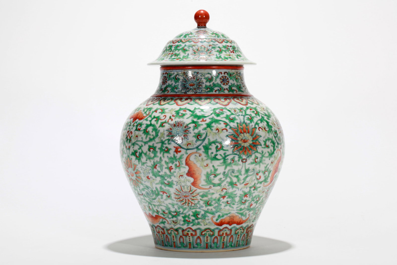 A DOUCAI FLORAL COVERED JAR - 9