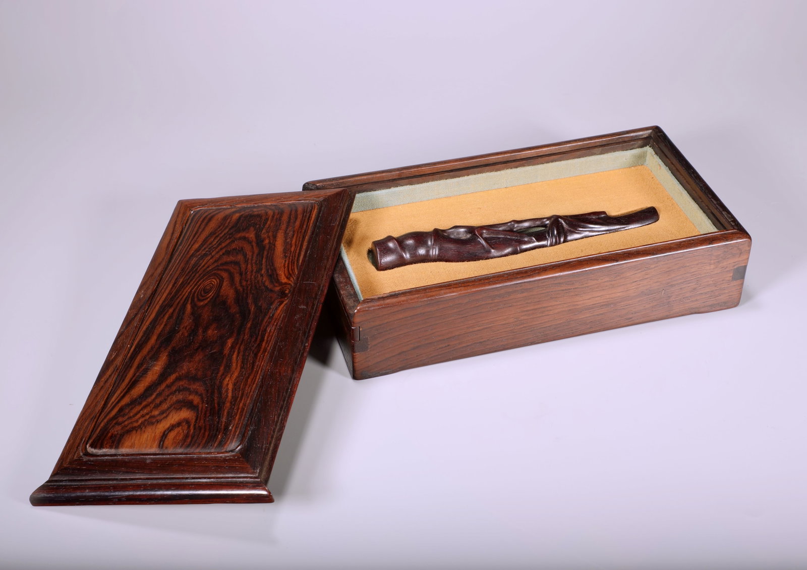 A SET OF HUANGHUALI BOX WITH ZITAN BAMBOO BRUSH REST: A SET OF HUANGHUALI BOX WITH ZITAN BAMBOO BRUSH REST Length:16.5cm,Width:2.5cm