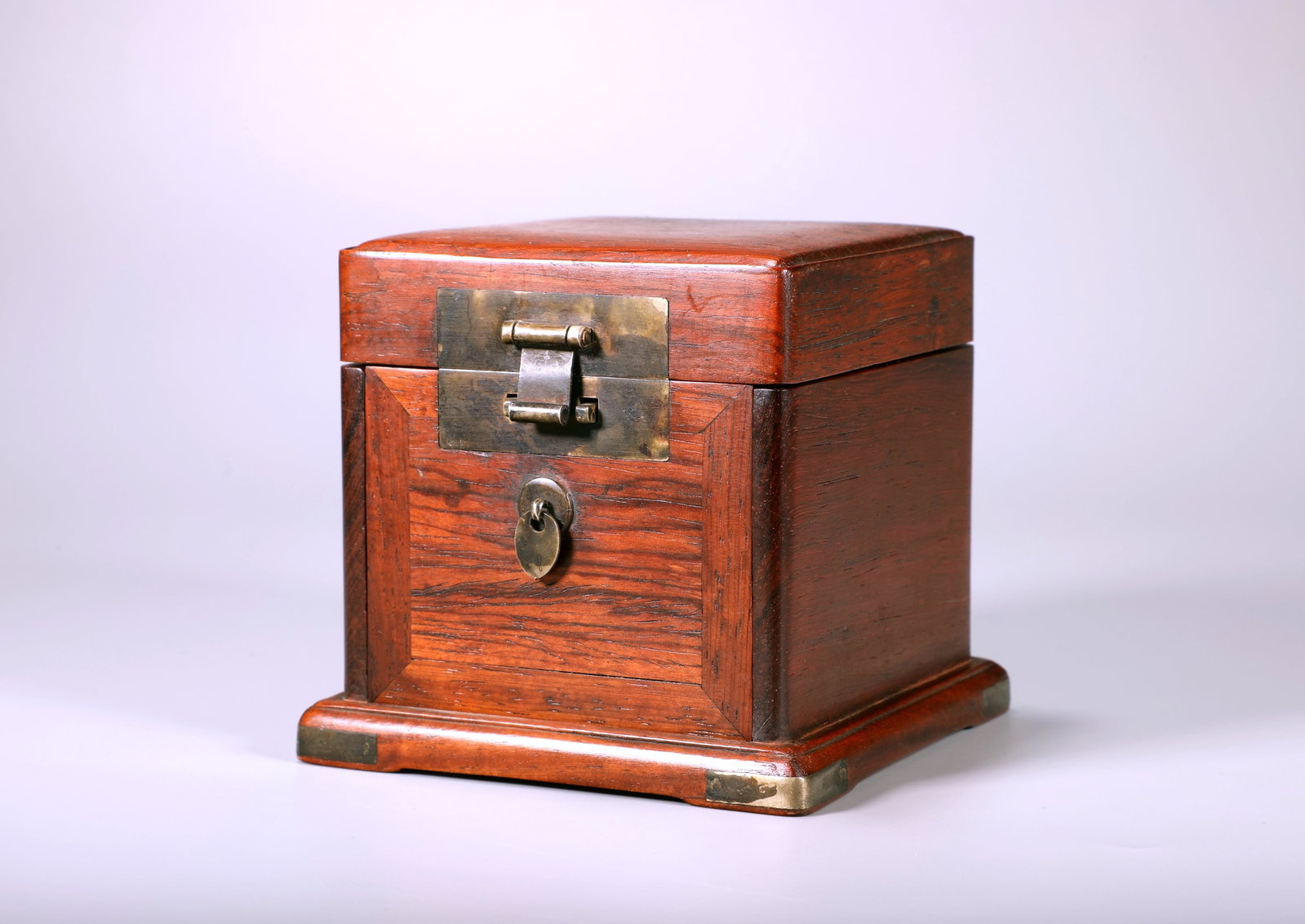 A HUANGHUALI STATIONERY SEAL BOX: A HUANGHUALI STATIONERY SEAL BOX Width:11cm,Height:10cm