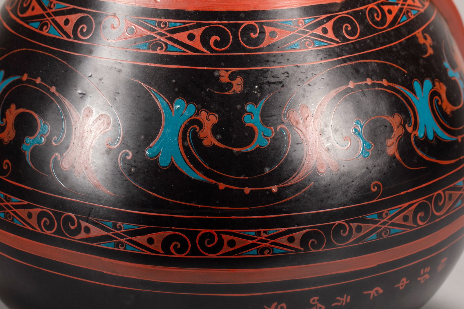A LACQUER JAR - 4