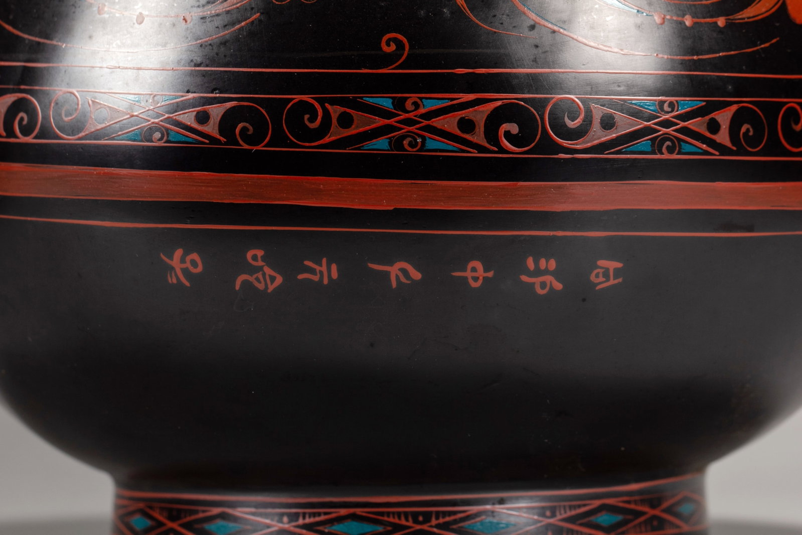A LACQUER JAR - 5