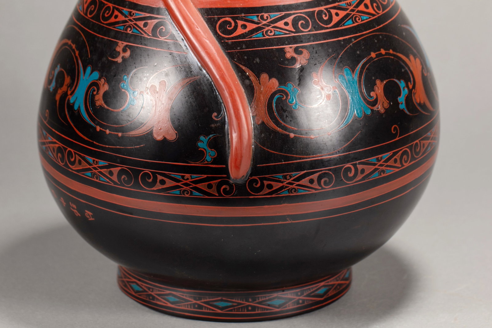 A LACQUER JAR - 8