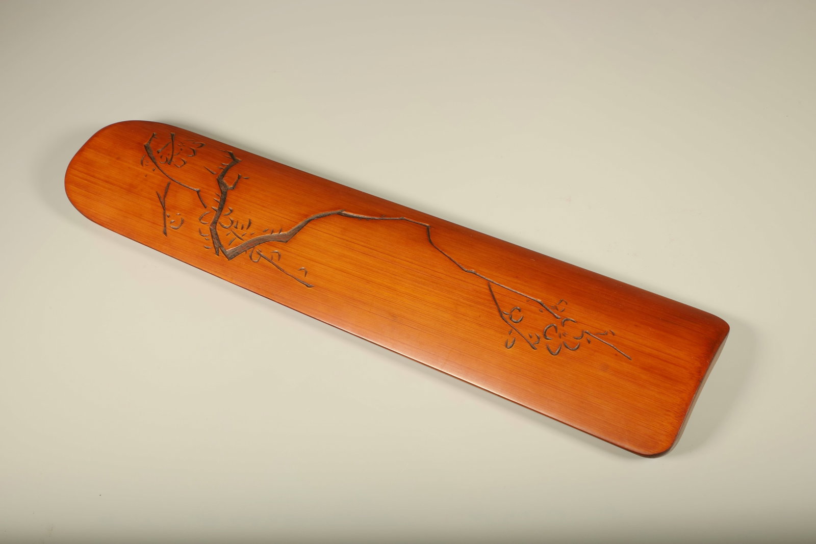 A BAMBOO CARVED PLUM FIGURE WRIST REST: A BAMBOO CARVED PLUM FIGURE WRIST REST Length:32.5cm,Width:8cm