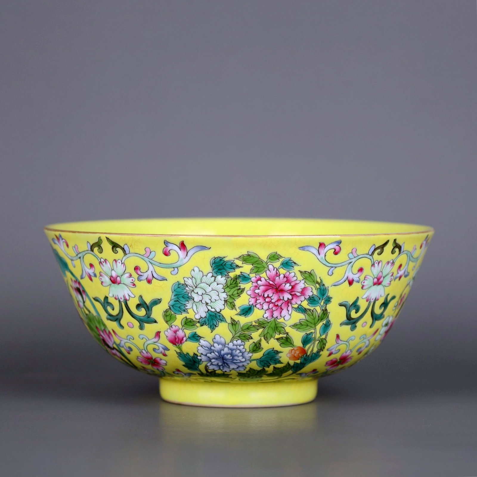 A YELLOW-GROUND FAMILLE ROSE BOWL WITH FOUR-SEASON FLORAL PATTERN: A YELLOW-GROUND FAMILLE ROSE BOWL WITH FOUR-SEASON FLORAL PATTERN Height:7cm,Diam:15.5cm