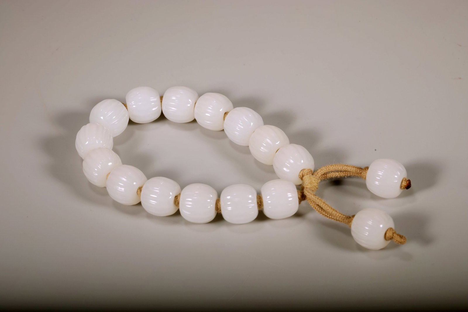 A HETIAN JADE CARVED RIDGED BRACELET: A HETIAN JADE CARVED RIDGED BRACELET Diam:1.4cm
