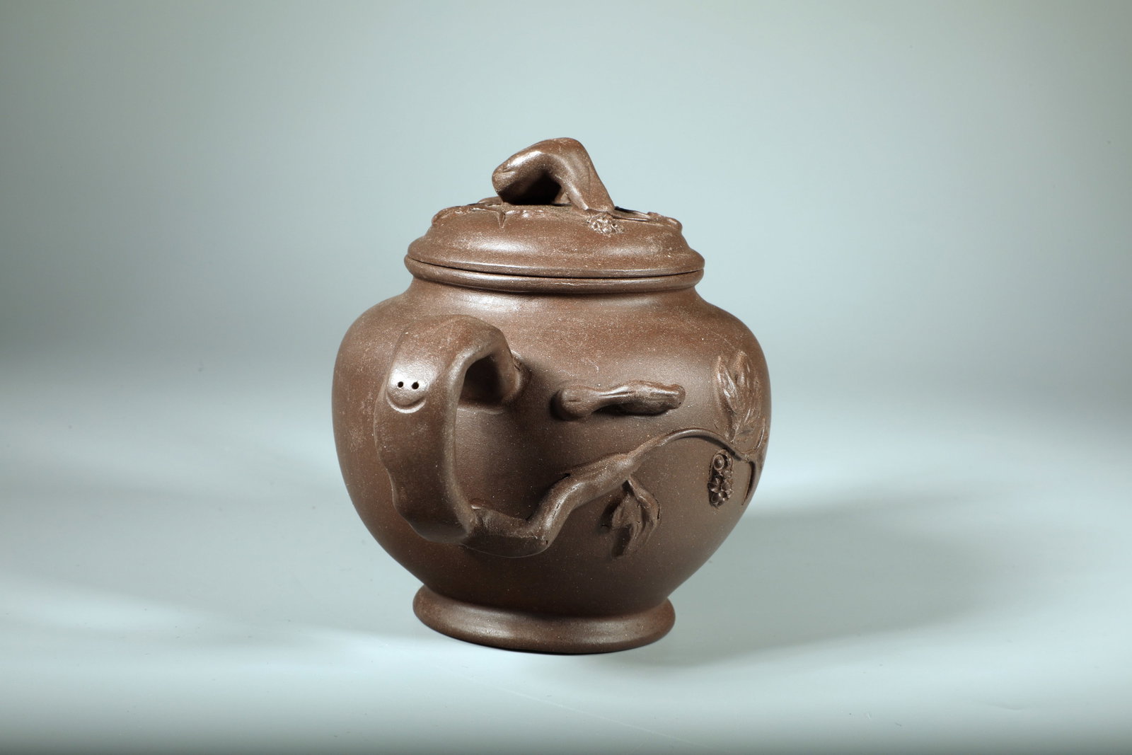A ZISHA SQUIRREL AND GRAPE TEAPOT SET - 6