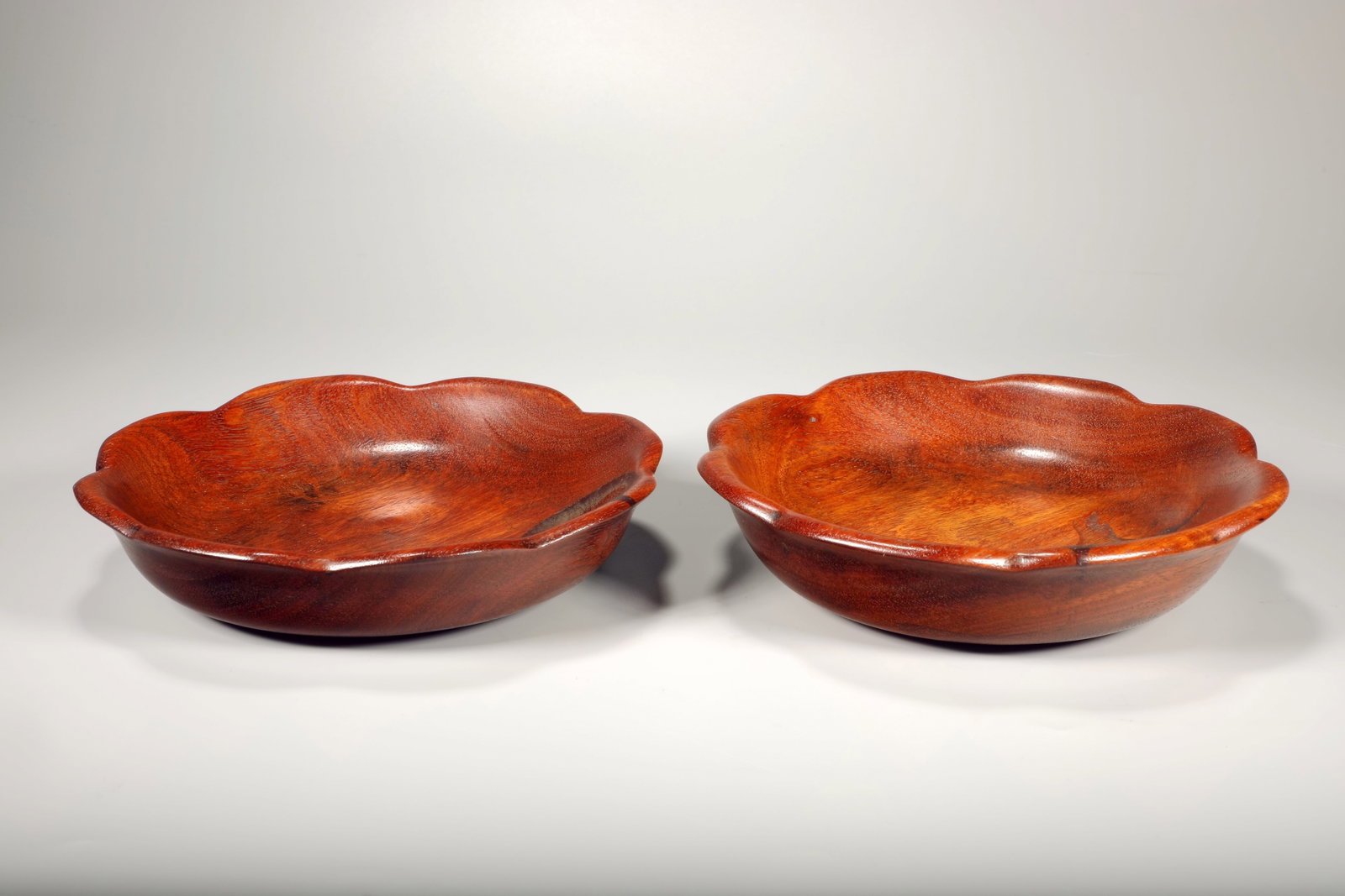 A PAIR OF HUANGHUALI CARVED PLUM DISHES: A PAIR OF HUANGHUALI CARVED PLUM DISHES Diam:17.5cm,Height:4cm