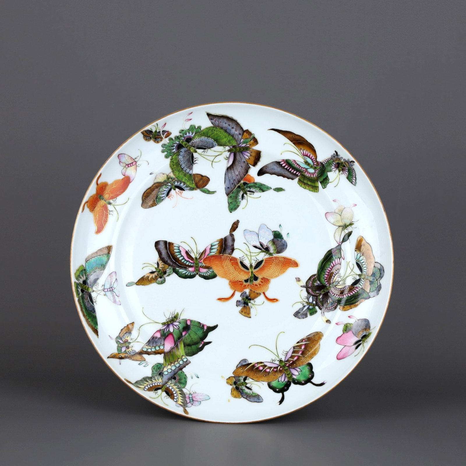 A FAMILLE ROSE 'BUTTERFLY' APPRECIATION DISH: A FAMILLE ROSE 'BUTTERFLY' APPRECIATION DISH Height:3.8cm?Diam:24.4cm
