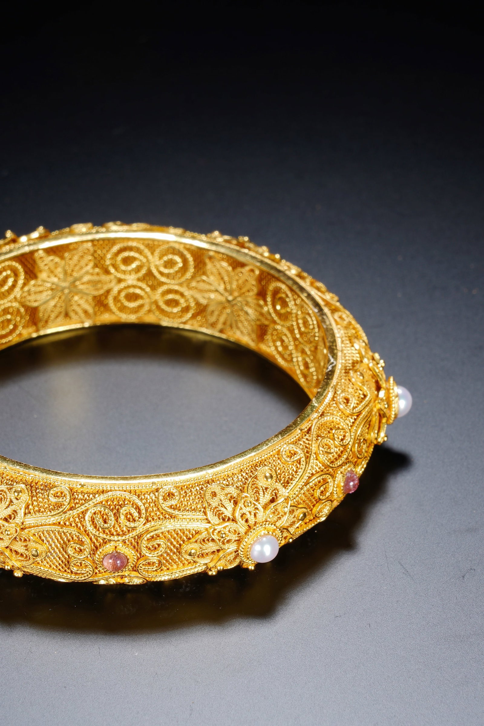 A SILVER GILT GEM-SET BANGLE - 2