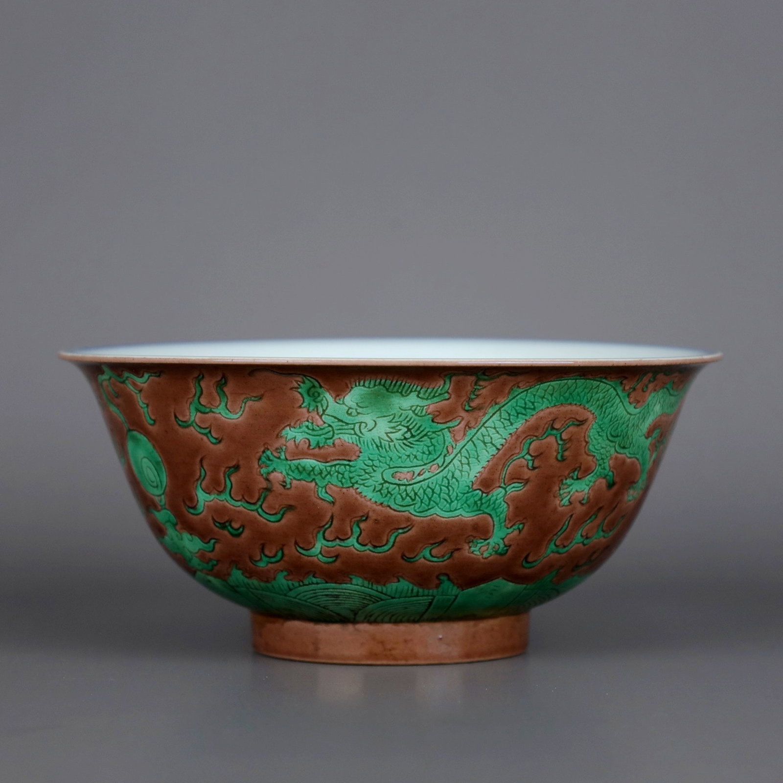 A BROWN-GLAZED GREEN-DRAGON BOWL: A BROWN-GLAZED GREEN-DRAGON BOWL Height:7.6cm,Diam:16.6cm
