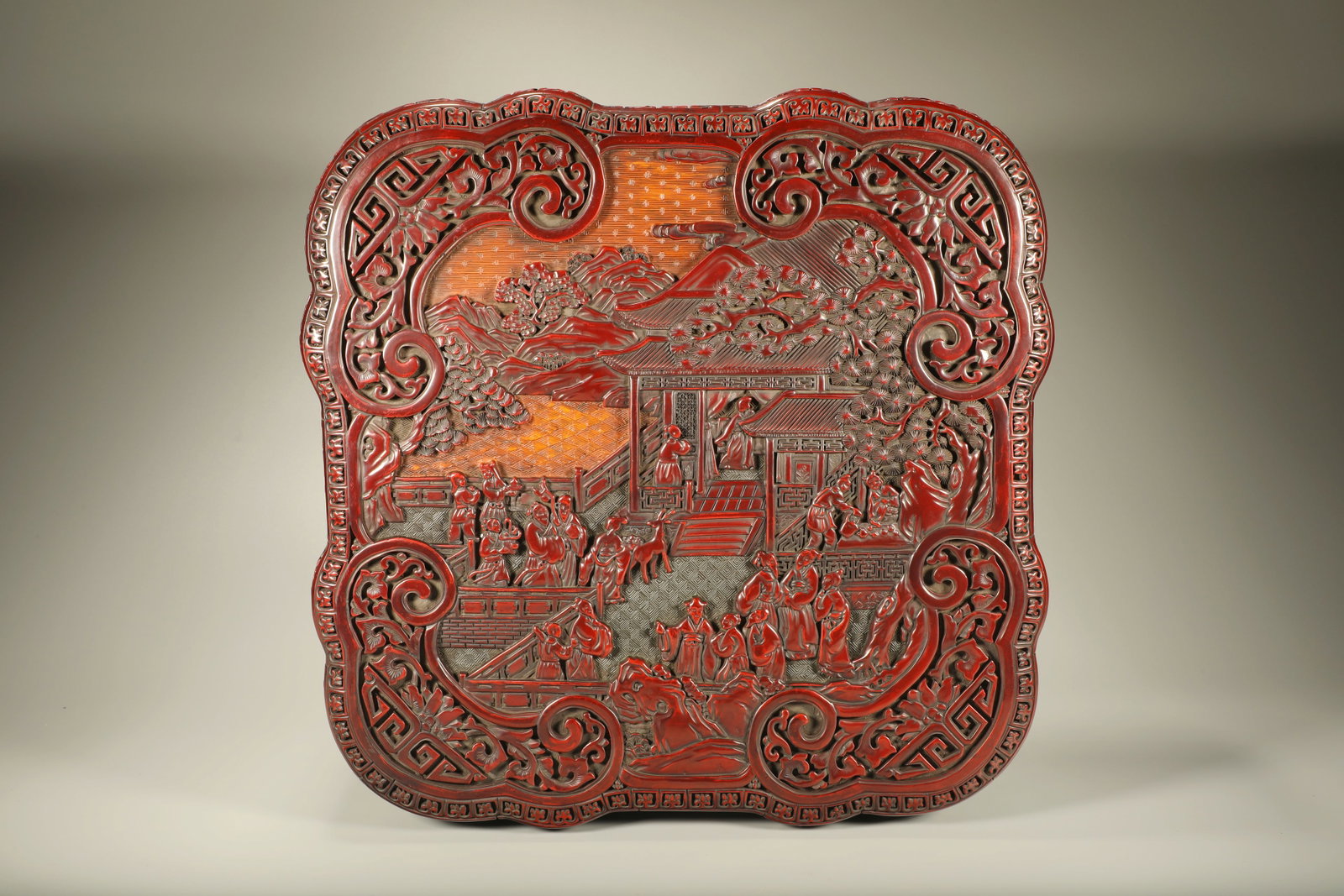 A LACQUER LANDSCAPE FIGURE ROUND BOX - 6