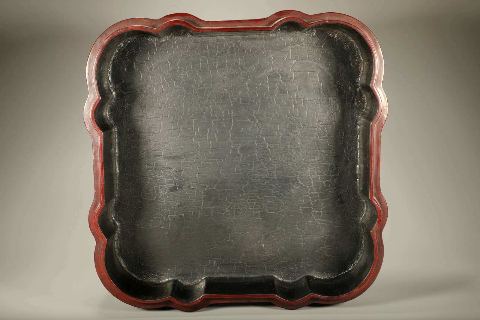 A LACQUER LANDSCAPE FIGURE ROUND BOX - 8