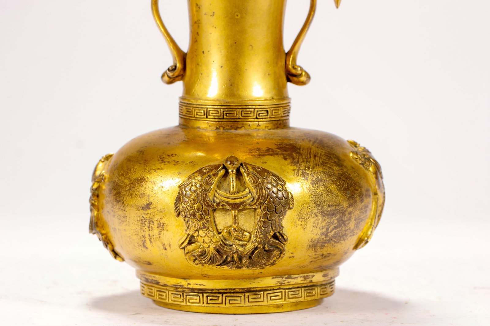 A GILT-BRONZE VASE - 3