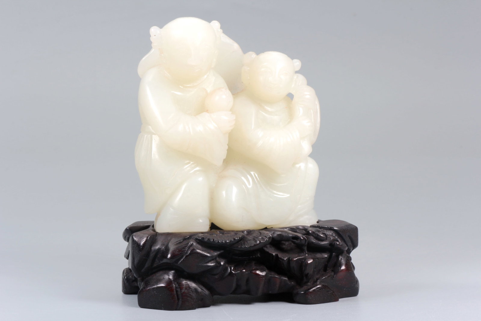 A HETIAN JADE HEHE ERLONG FIGURE ORNAMENT: A HETIAN JADE HEHE ERLONG FIGURE ORNAMENT Height:9.4cm,Width:8.2cm