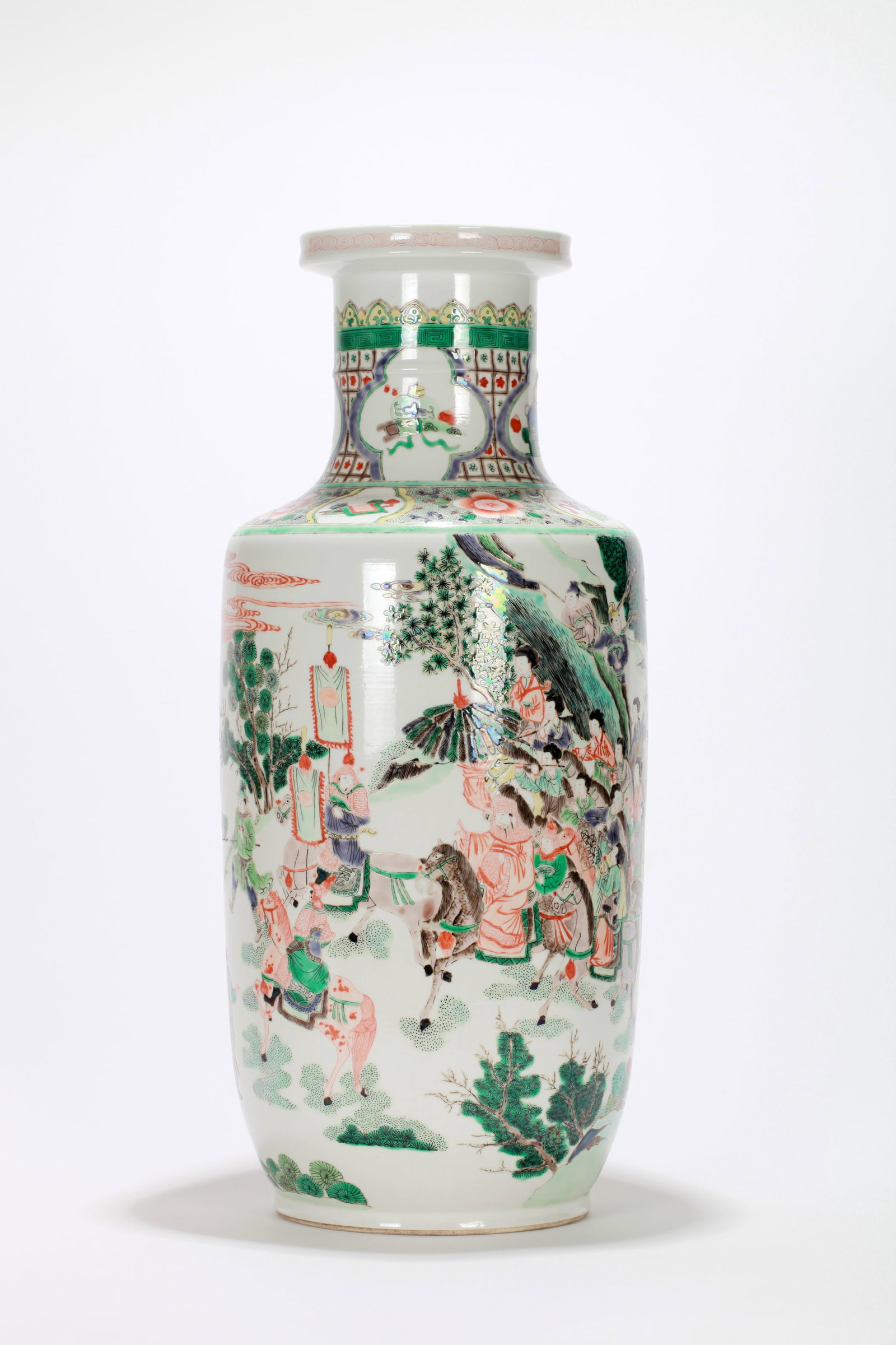 A WUCAI FIGURAL VASE - 10