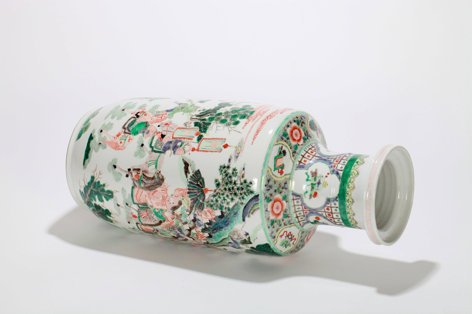 A WUCAI FIGURAL VASE - 14