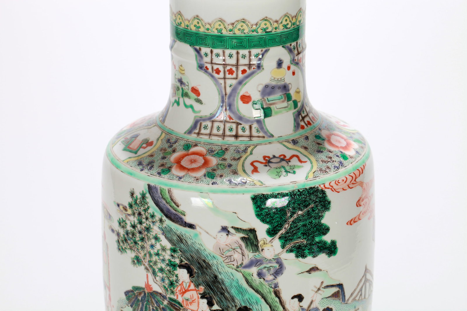 A WUCAI FIGURAL VASE - 17