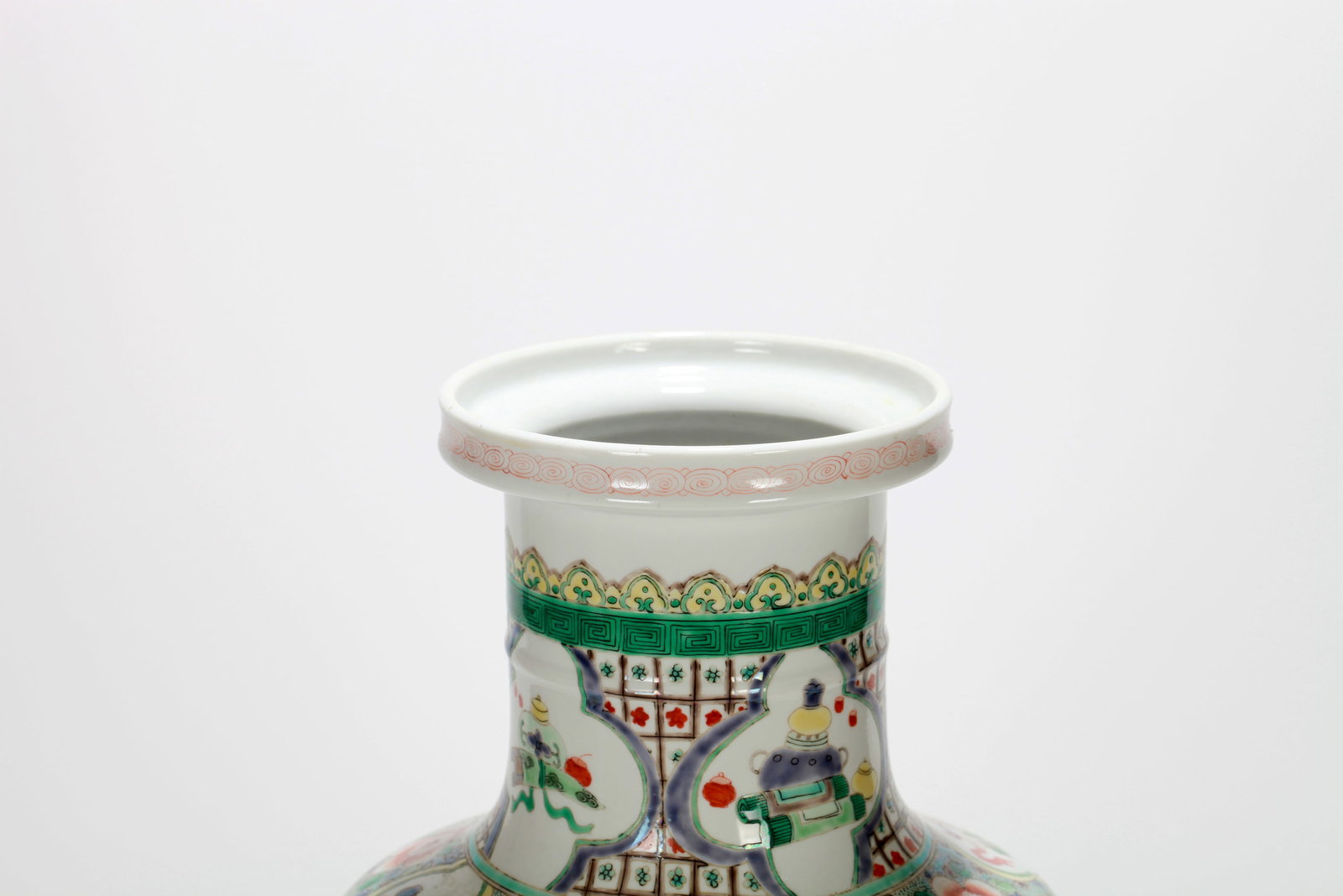 A WUCAI FIGURAL VASE - 4
