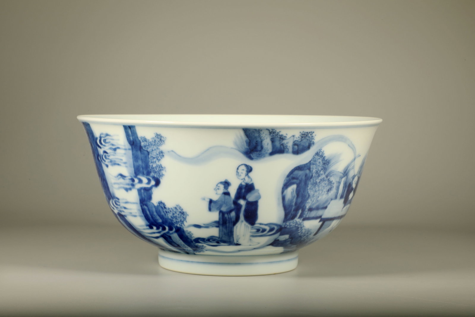 A BLUE AND WHITE FIGURAL BOWL (1 of 6)