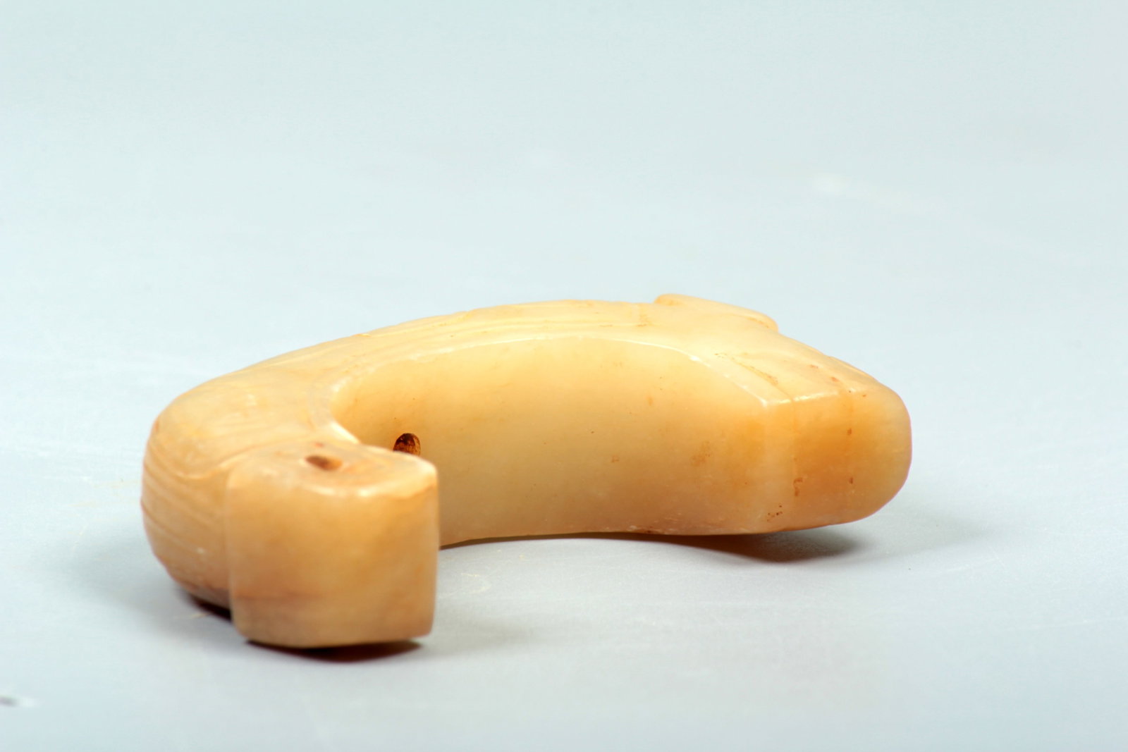 A HETIAN JADE DRAGON PENDANT - 9