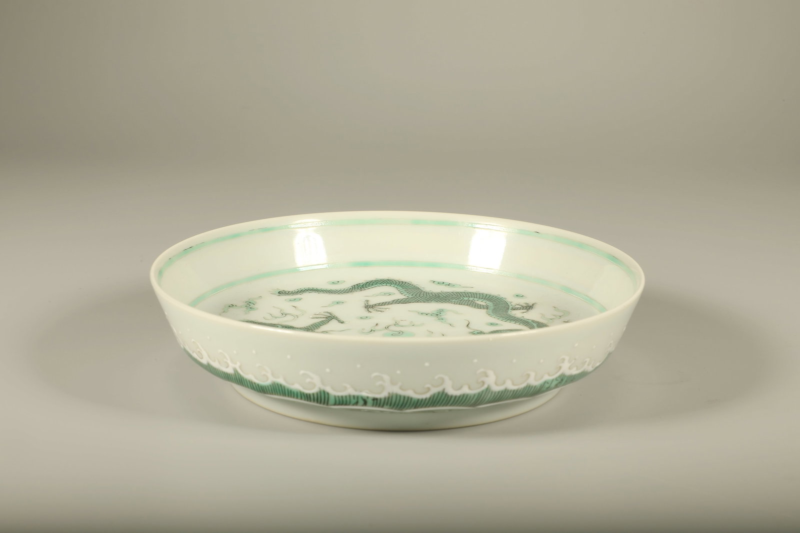 A WHITE GROUND GREEN DRAGON DISH - 3