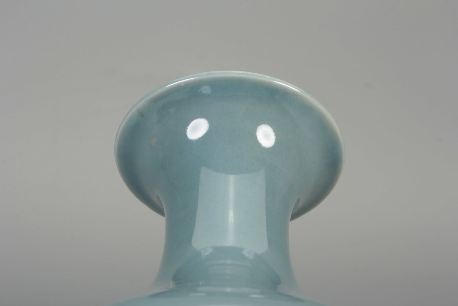 A CELESTIAL GLAZE STRING-DECORATED PEAR-SHAPED VASE - 3