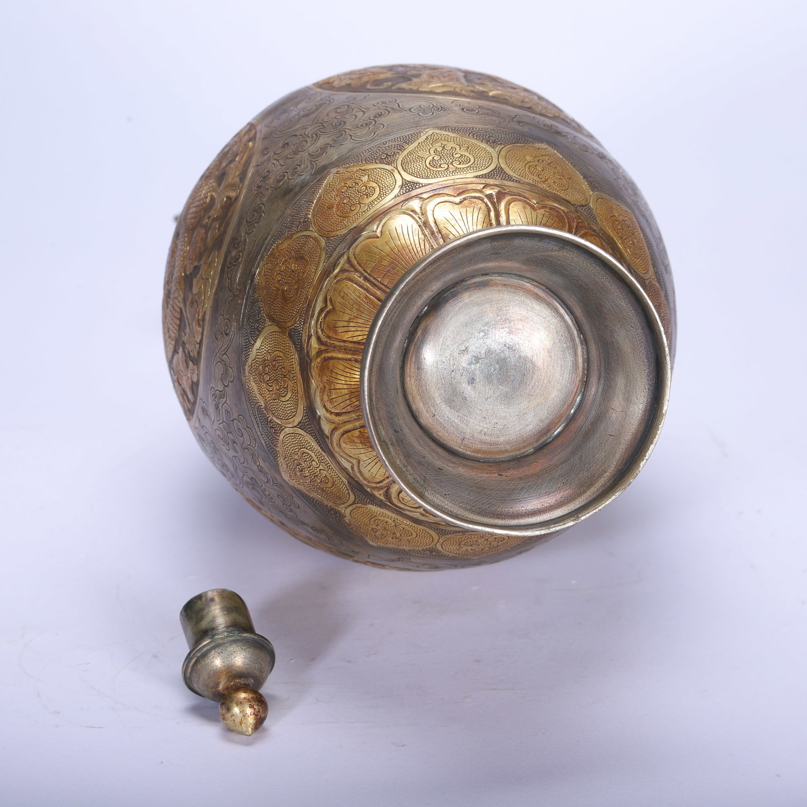 Gilt Silver Carved Beast and Flower Pattern Pot - 9