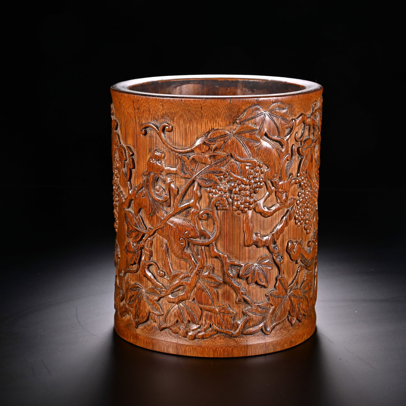 Bamboo Carved Chi Dragon and Grapes Pattern Brush Pot: Bamboo Carved Chi Dragon and Grapes Pattern Brush Pot (13.6 x 11.6cm)