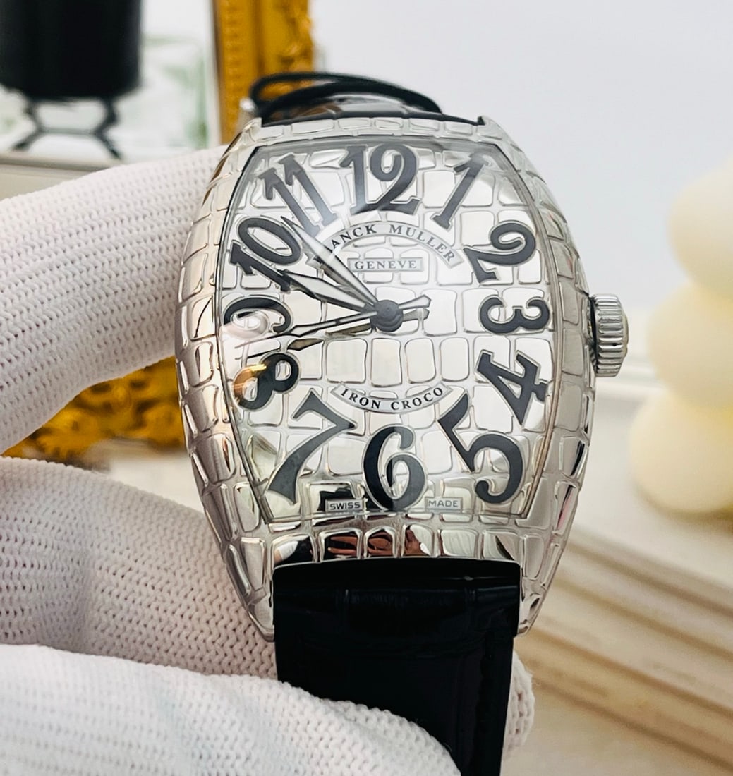 Franck Muller wristwatch: Franck Muller wristwatch (39.5 x 55.3mm)