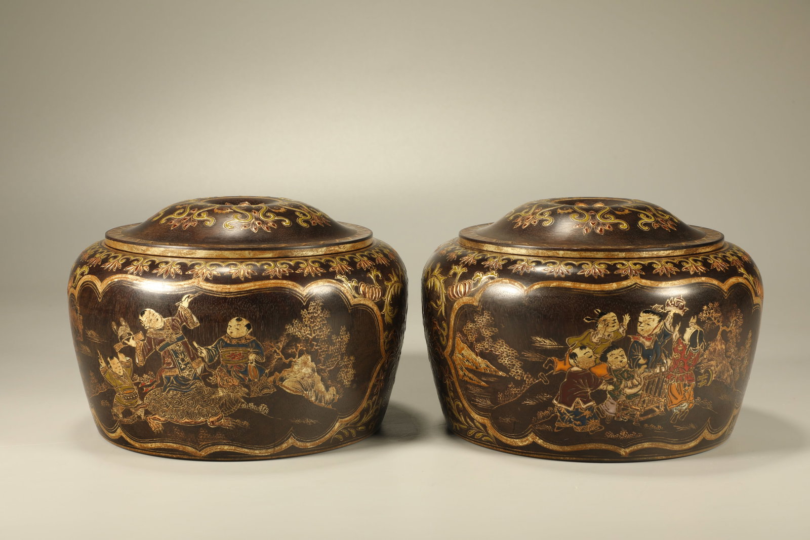 Pair of Red Sandalwood Gold Drawing Playing Children Pattern Lid Pot: Pair of Red Sandalwood Gold Drawing Playing Children Pattern Lid Pot (10 x 15.5cm)