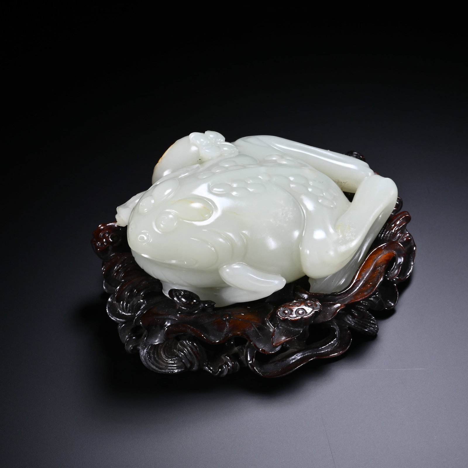Jade Carved Toad Shape Figure: Jade Carved Toad Shape Figure (4.6 x 10.7cm)