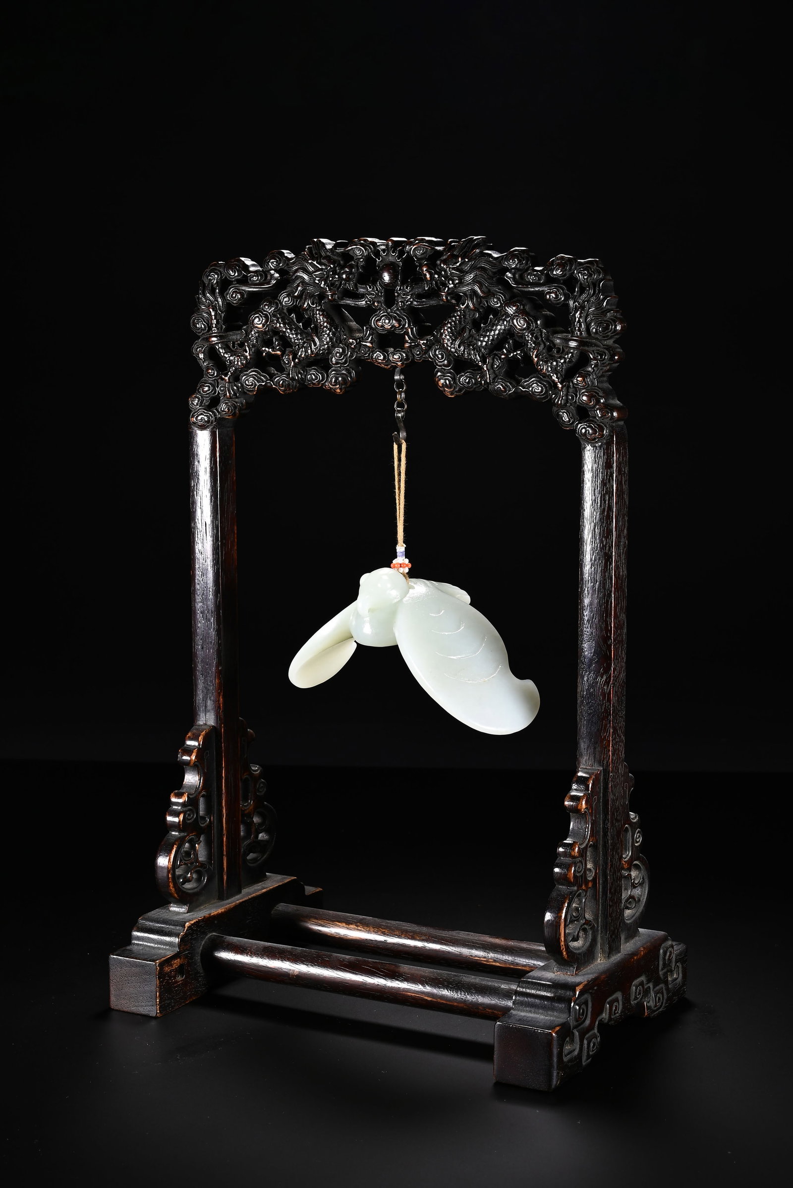 Red Sandalwood Inlaid Jade Carved Bird Shape Shelf: Red Sandalwood Inlaid Jade Carved Bird Shape Shelf (29 x 19cm)