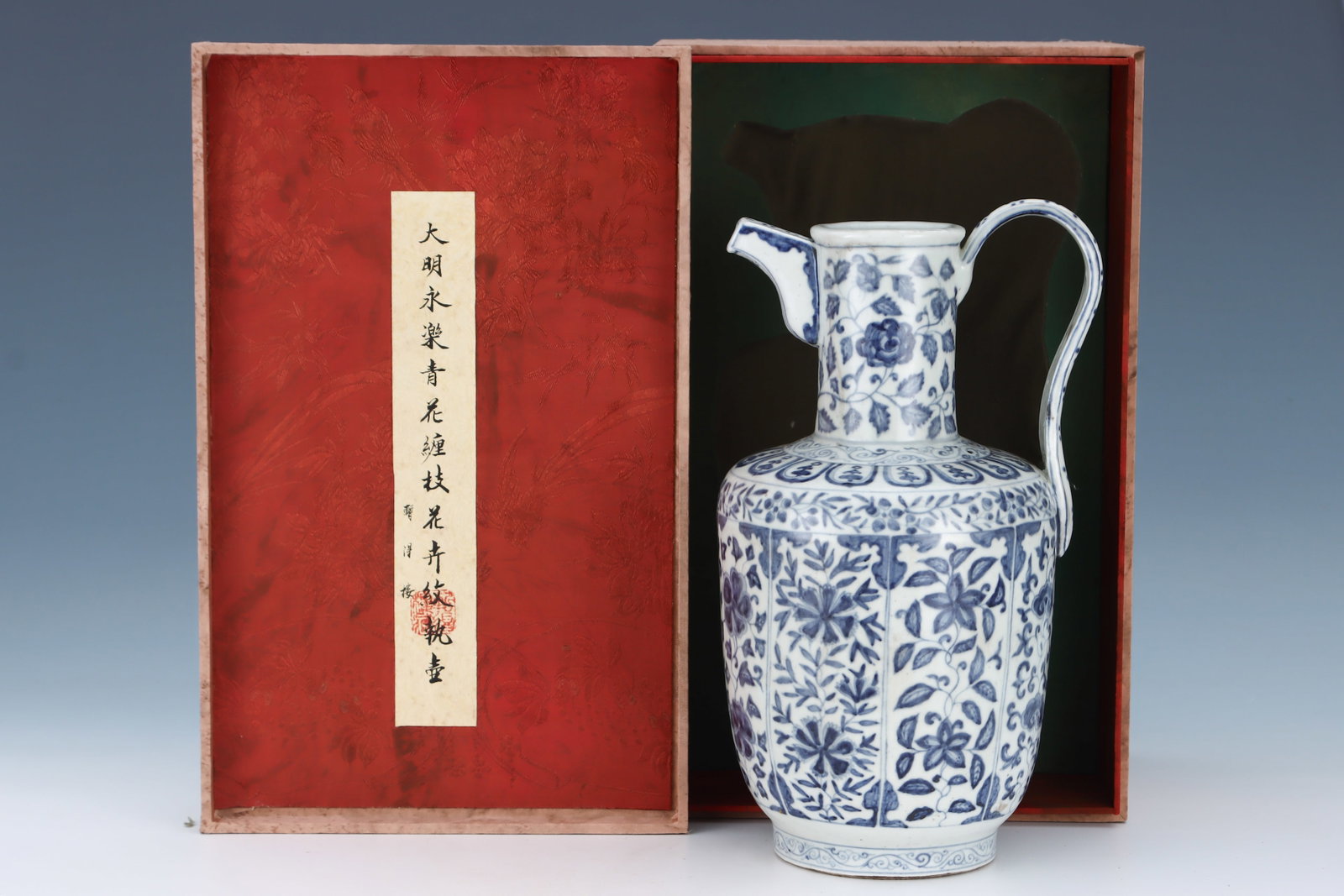 Blue and White Flower Branch Pattern Porcelain Pot: Blue and White Flower Branch Pattern Porcelain Pot (34.5 x 18.5cm)