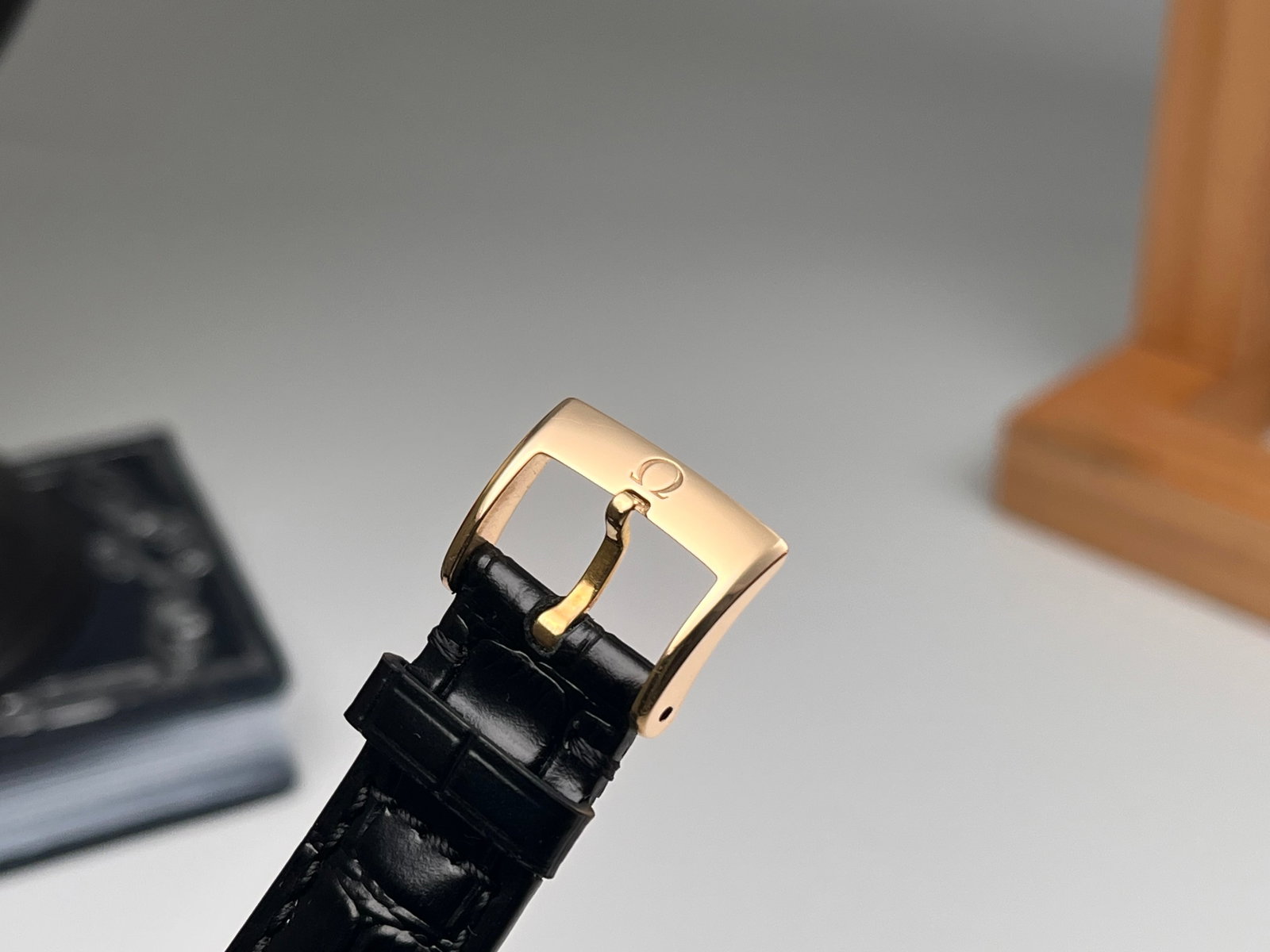 OMEGA 18k De Ville Tr?sor wristwatch - 2