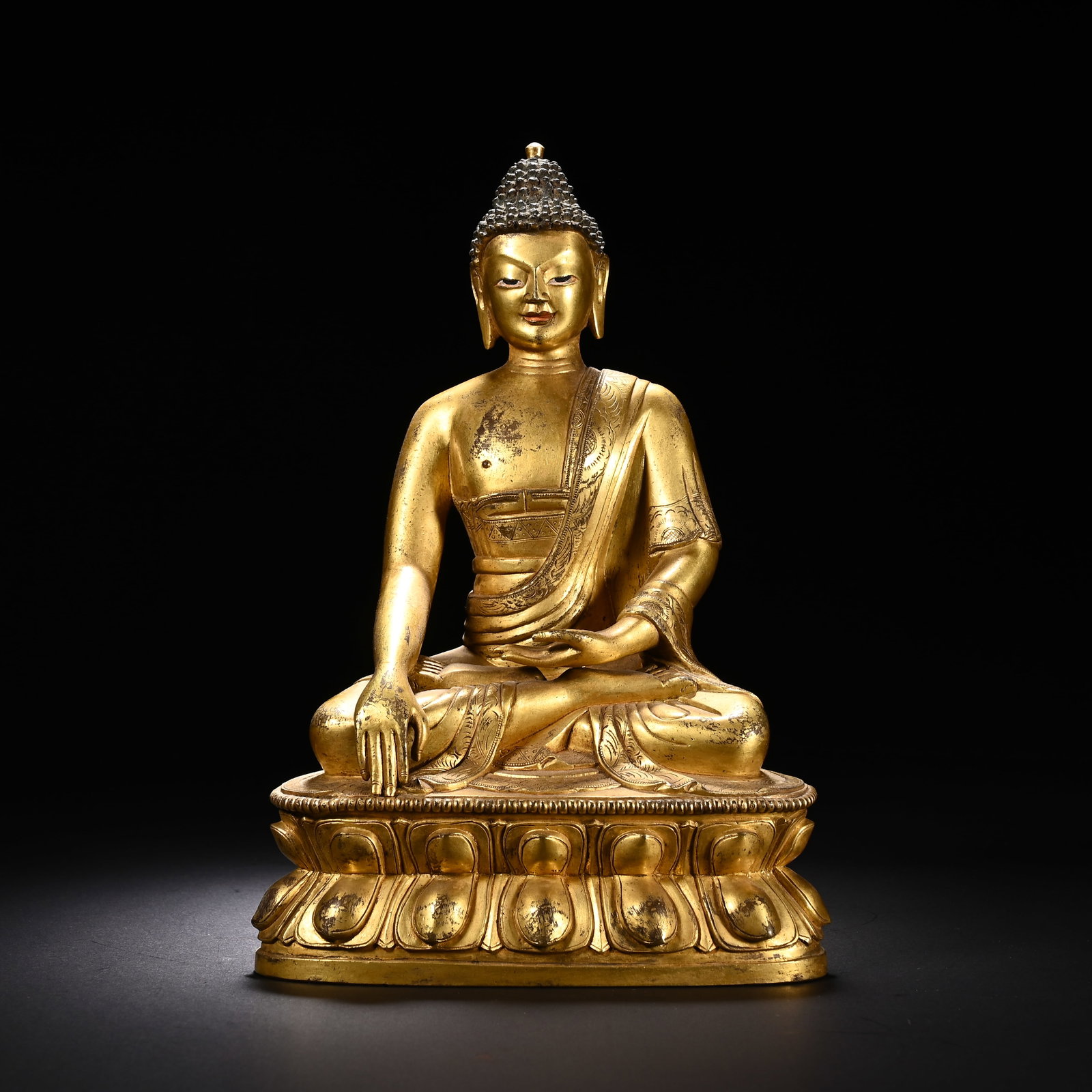 Gilt Bronze Sakyamuni Figure: Gilt Bronze Sakyamuni Figure (21 x 14cm)