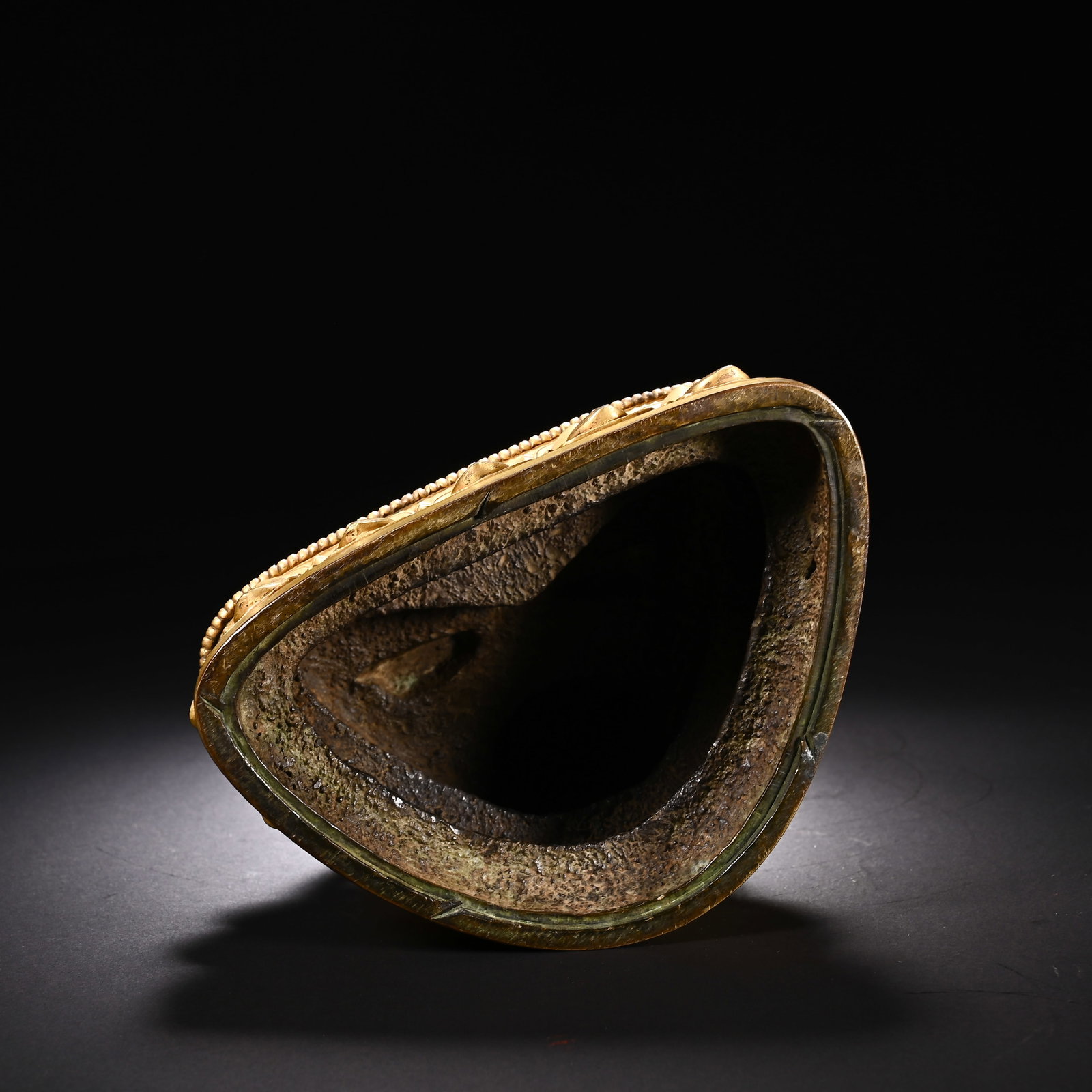 Gilt Bronze Sakyamuni Figure - 8