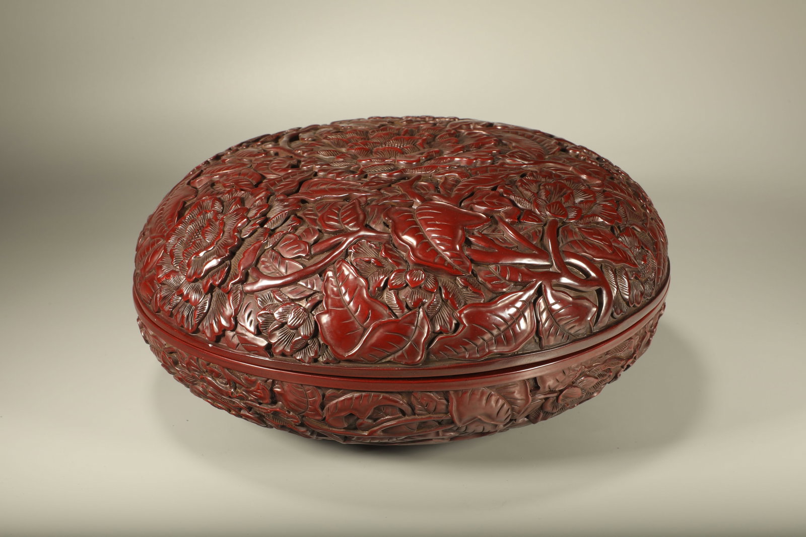 Lacquerware Red Carved Flower Pattern Lid Box - 2