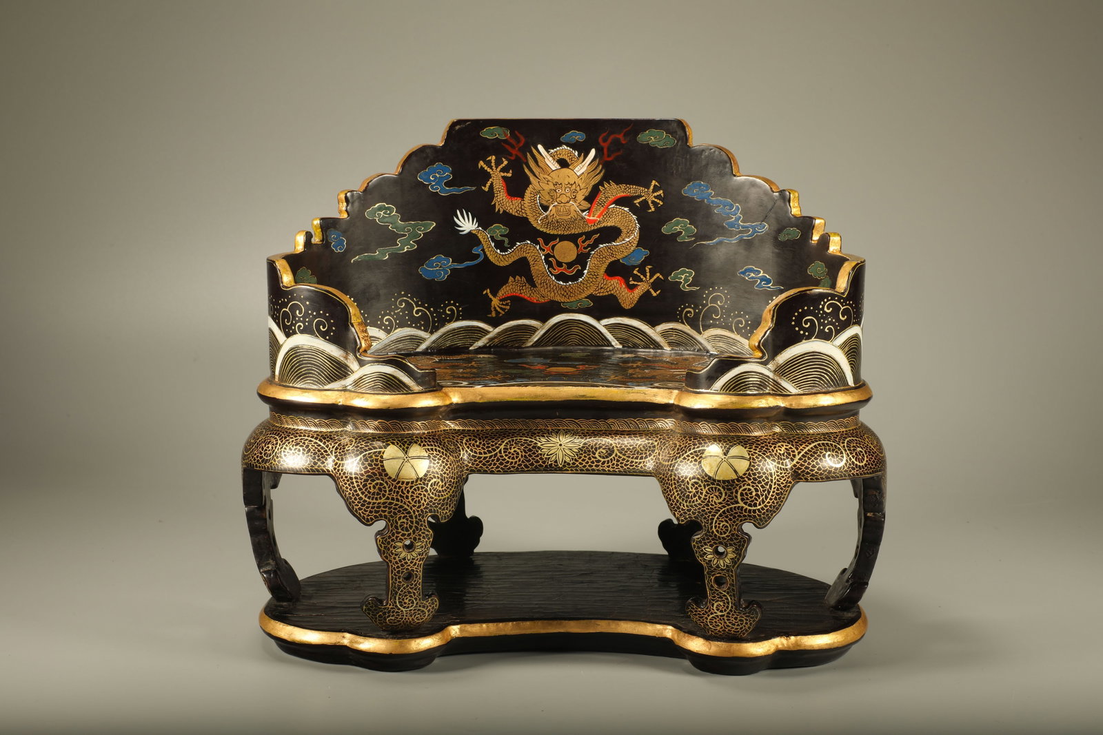 Lacquerware Gold Drawing Colour Painted Cloud and Dragon Pattern Chair: Lacquerware Gold Drawing Colour Painted Cloud and Dragon Pattern Chair (26 x 15 x 21.5cm)