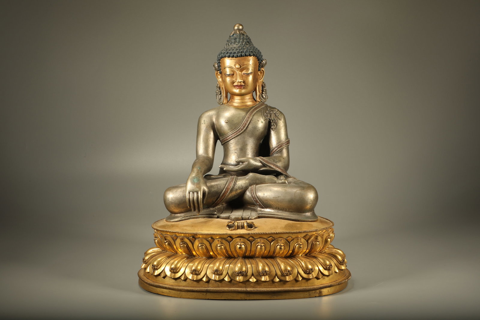 Gilt Bronze Sakyamuni Figure: Gilt Bronze Sakyamuni Figure (33.8 x 27 x 21cm)