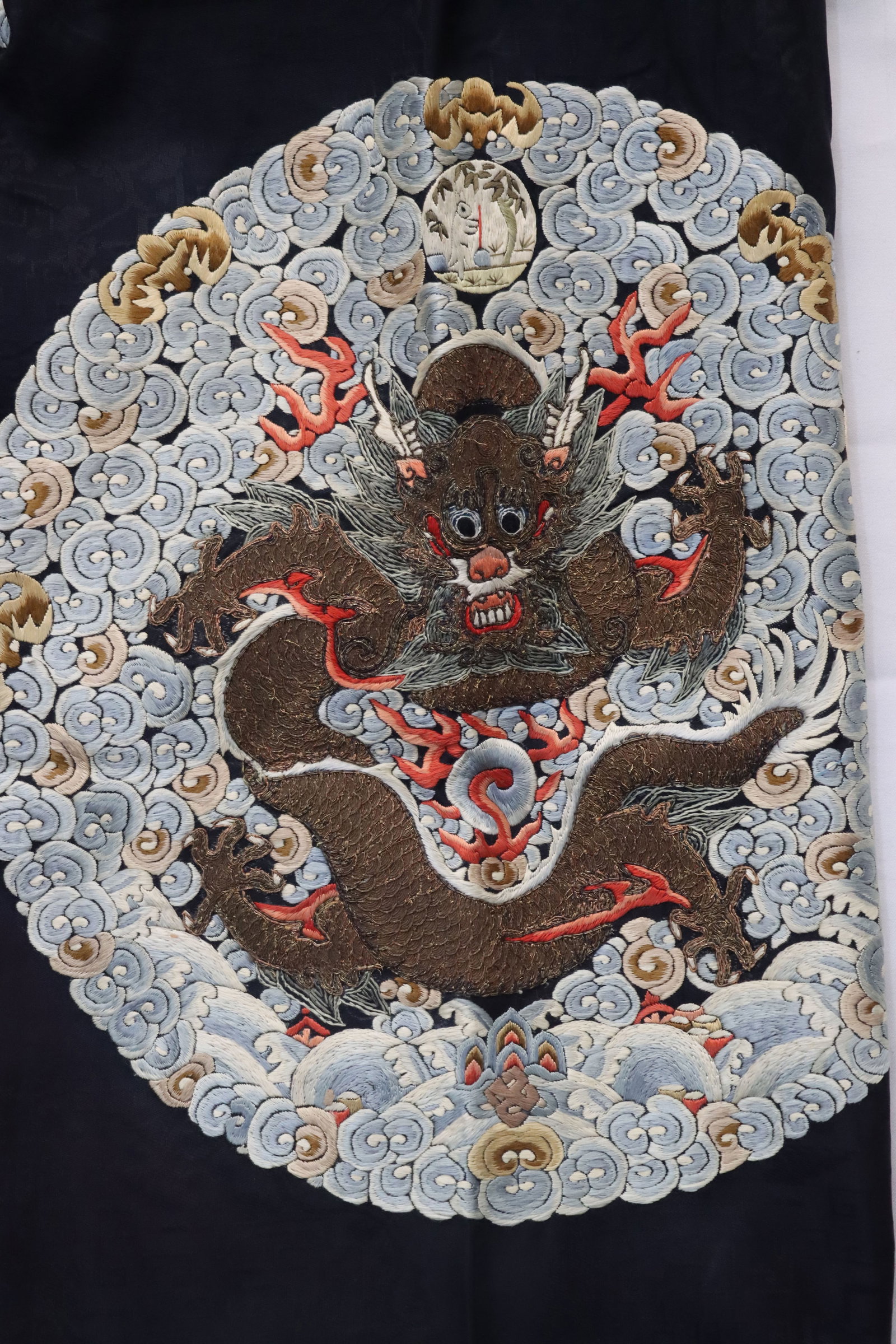 Silk Embroidery Cloud and Dragon Pattern Dragon Robe - 11