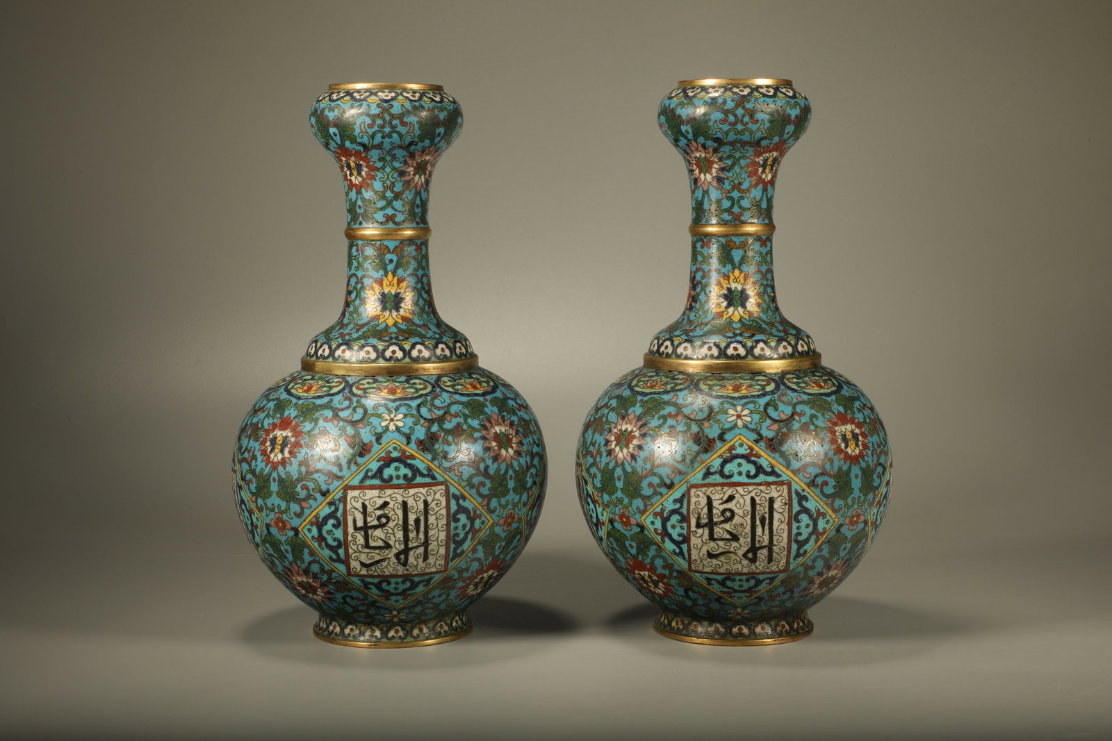 Pair of Bronze Cloisonne Carved Flower and Arven Pattern Vase: Pair of Bronze Cloisonne Carved Flower and Arven Pattern Vase (26.2 x 15cm)